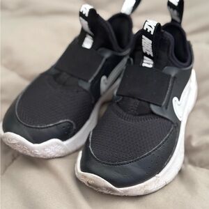 Nike Kids Black Sneakers size 11c toddler pre-owned